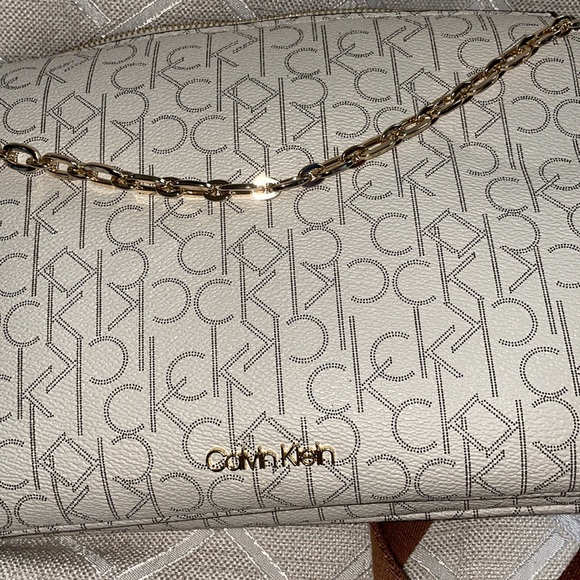SOLD ๐ฅ๐ฅ2 IN 1 CROSSBODY CALVIN KLEIN BAG - Picture 12 of 17
